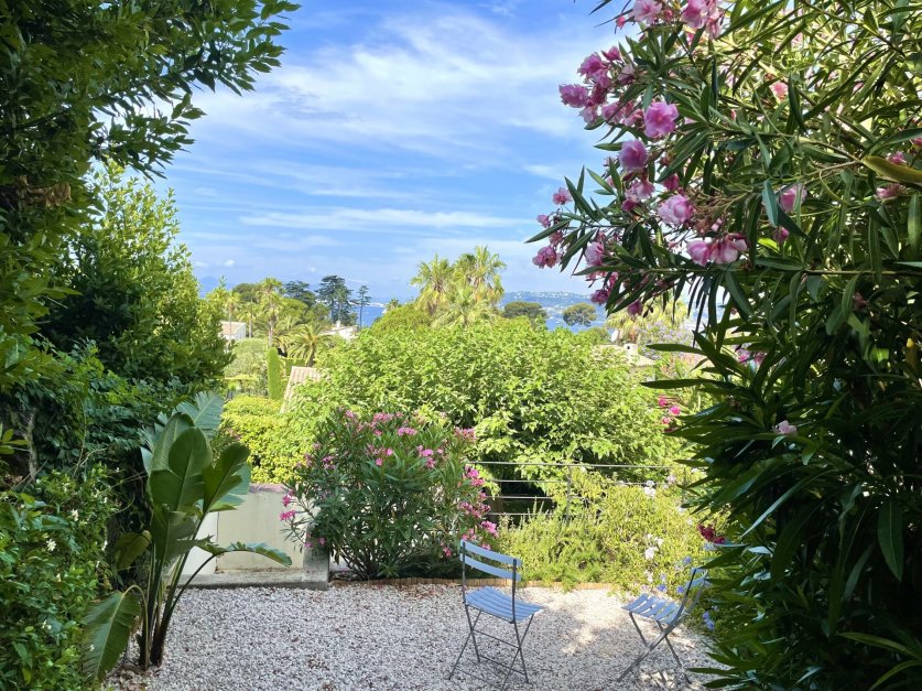 6 bedrooms villa in a close domain on the Cap d'Antibes Image 25