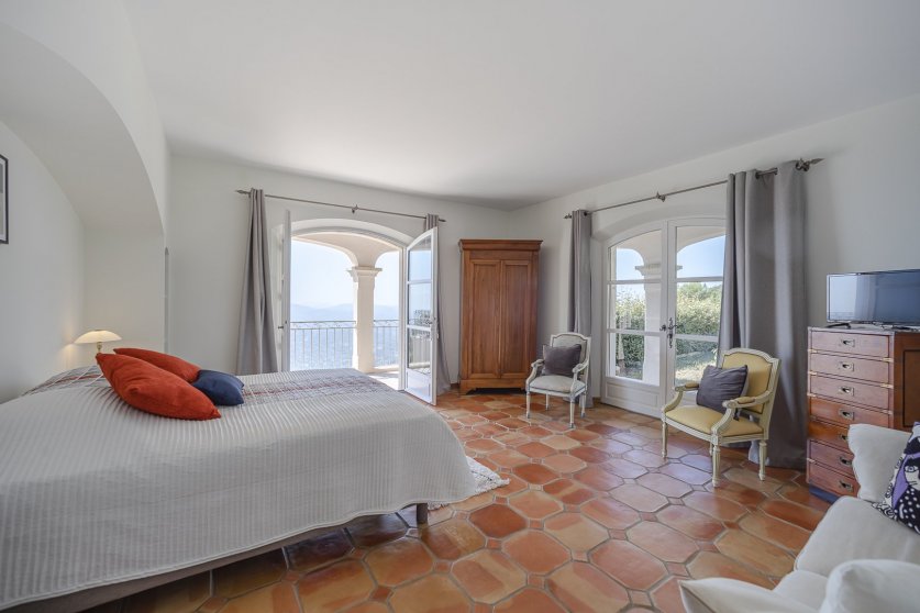 Wonderful villa on the hills with outstanding view on the sea and Saint-Cassien lake Image 14