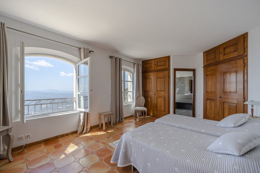 Wonderful villa on the hills with outstanding view on the sea and Saint-Cassien lake Image 18