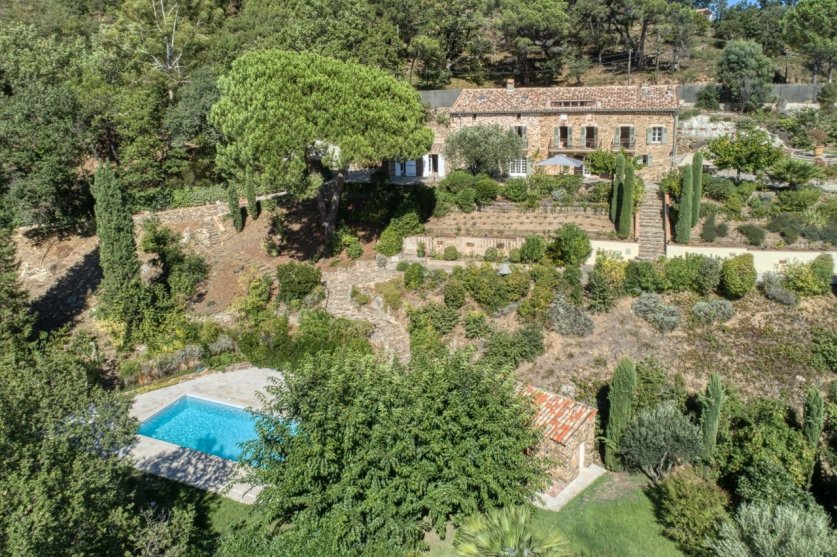 Superb restored natural stone Provençal house with a beautiful view, pool and tennis court. Image 1