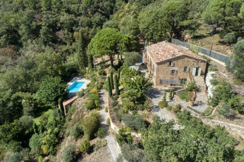 Superb restored natural stone Provençal house with a beautiful view, pool and tennis court. Image 2