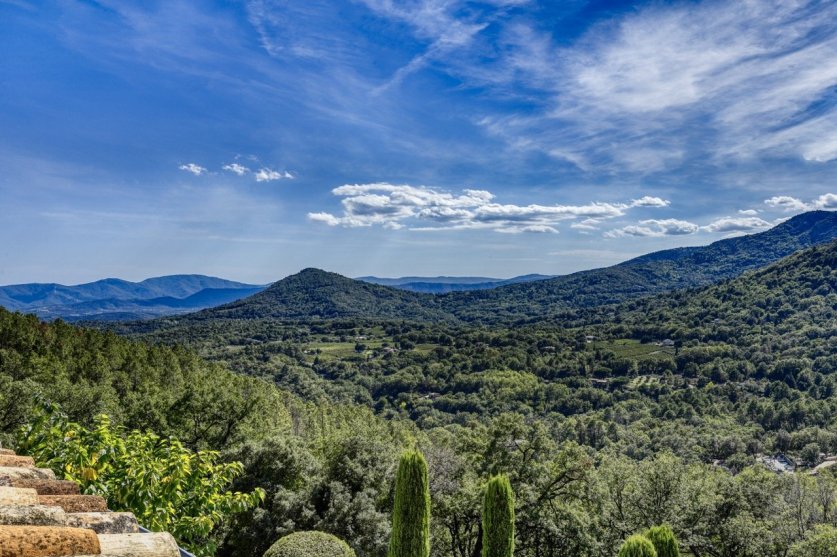 Superb restored natural stone Provençal house with a beautiful view, pool and tennis court. Image 5