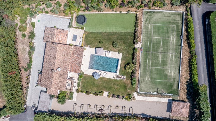 A 7 Bedroom Provencal Villa With A Tennis Court In Cannes Image 16