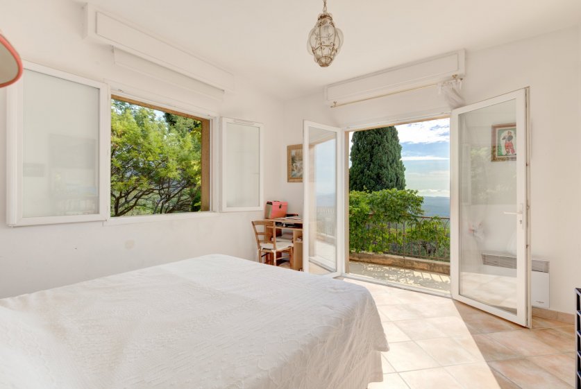6 bedroom villa with panoramic views Image 10