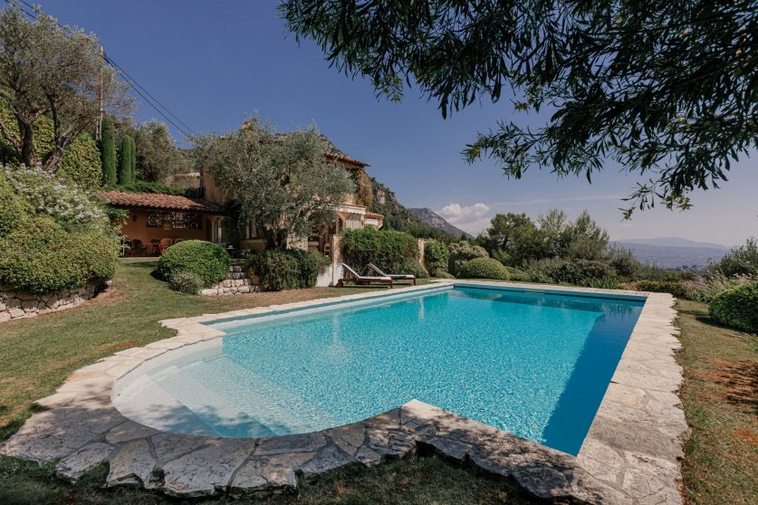 A Charming 5 Bedroom Provencal Villa In The Countryside Between Nice & Antibes Image 2