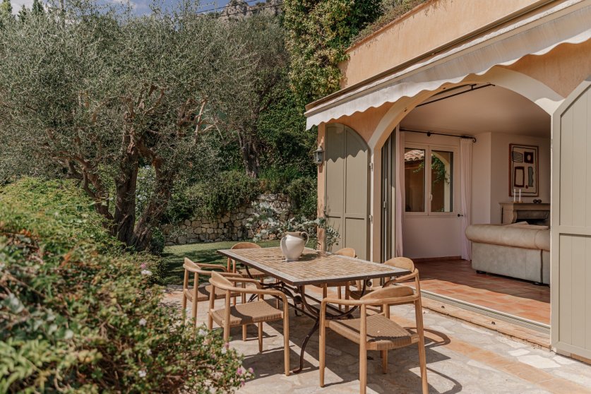 A Charming 5 Bedroom Provencal Villa In The Countryside Between Nice & Antibes Image 6