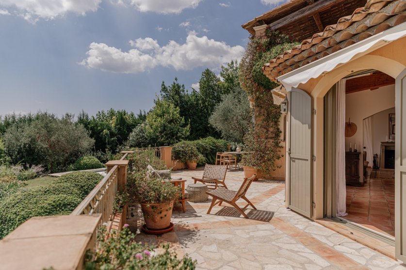 A Charming 5 Bedroom Provencal Villa In The Countryside Between Nice & Antibes Image 9