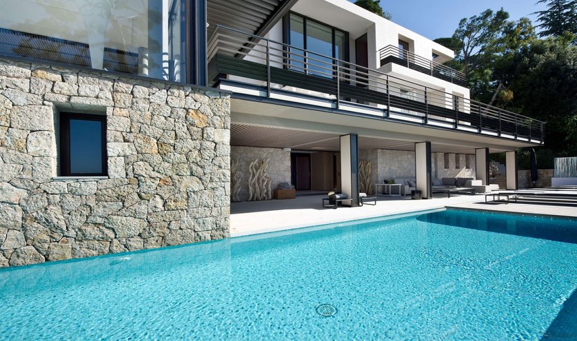 Superb Villa for rental with a panoramic sea view and 5 Bedrooms : VILLEFRANCHE SUR MER Image 2