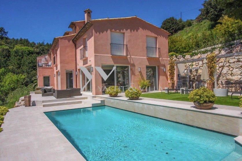 Villa for sale with a panoramic sea view and 5 bedroom - EZE Image 1
