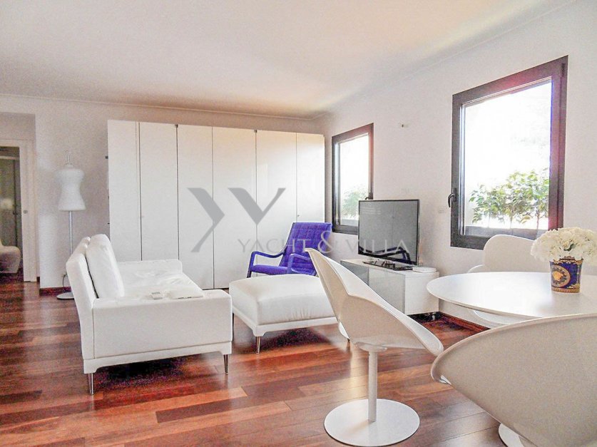 Stylishly renovated villa for sale with 3 bedroom - BEAUSOLEIL Image 2