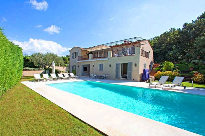 Beautiful well-equipped Villa Rental walking distance to town centre : ST TROPEZ Image 1