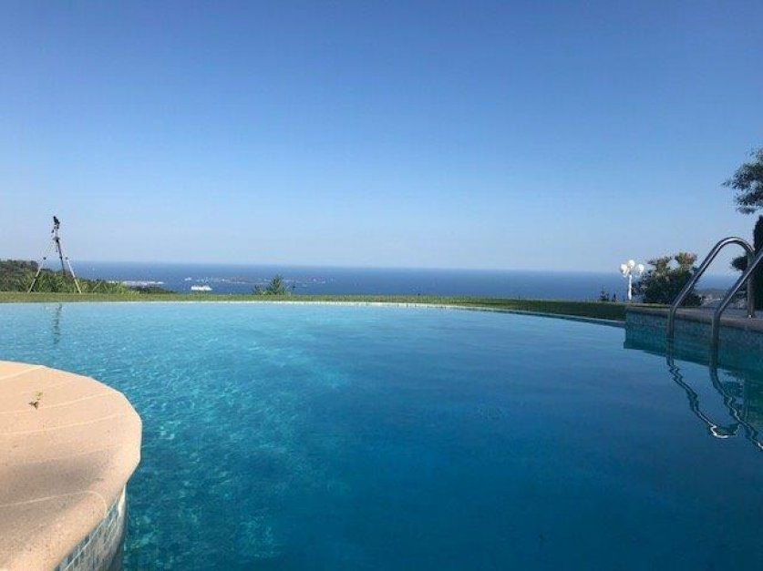 Villa à vendre avec une vue mer panoramique et 5 chambres - CANNES Image 1