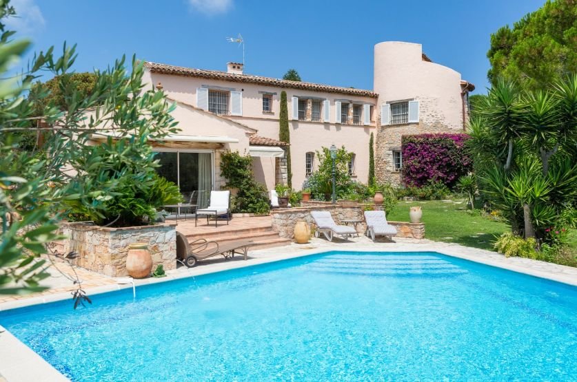 Villa for sale with 4 bedrooms - CAP D'ANTIBES Image 1