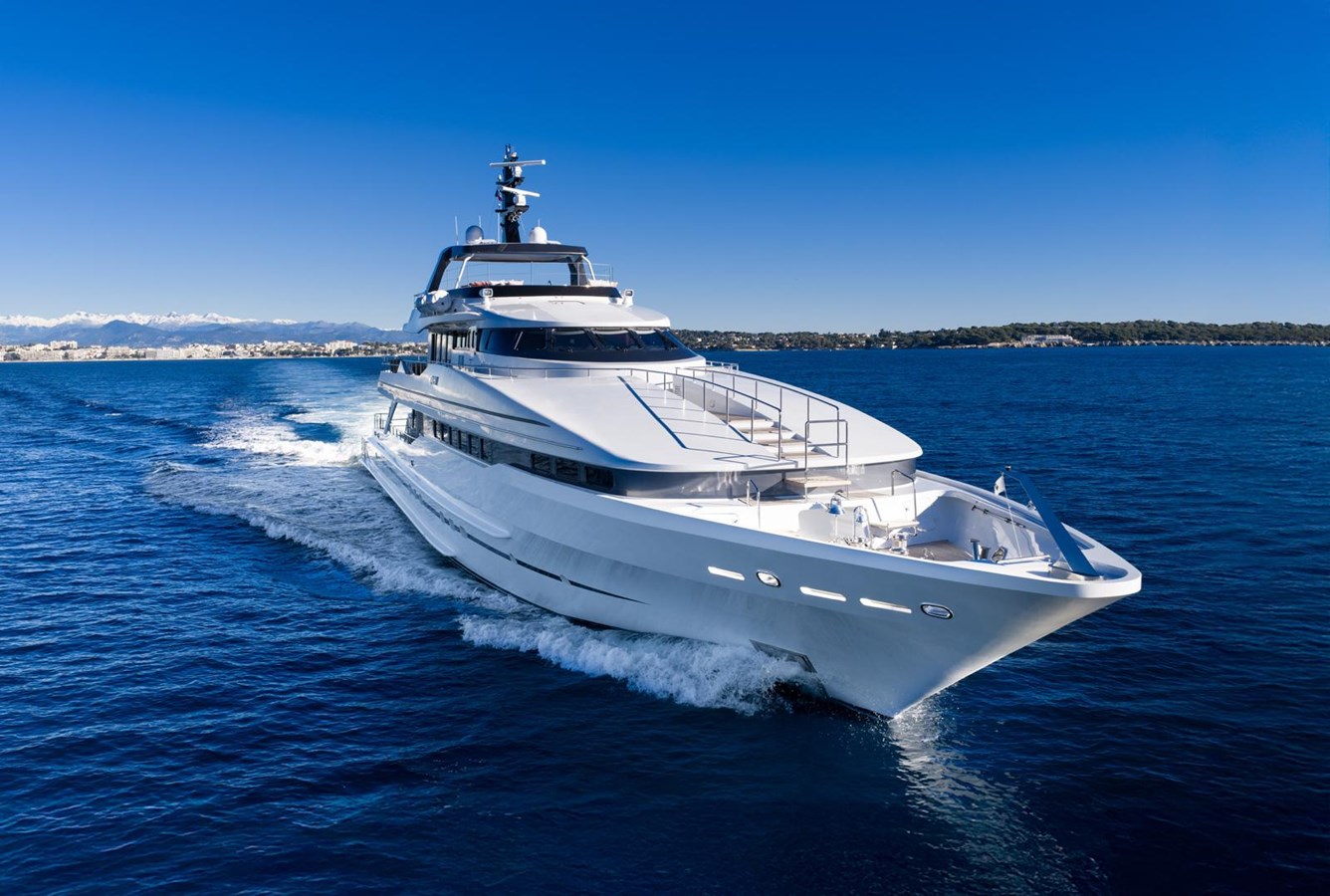 HEESEN YACHTS 
